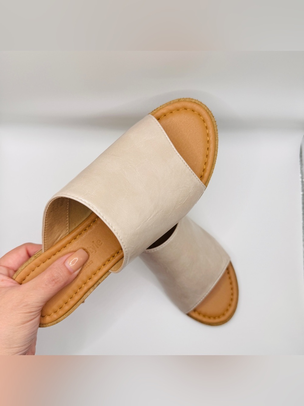 NWT Cream Leather Open-Toe Slide Mule - Sleek Everyday Comfort - Size 10 - Picture 2 of 5